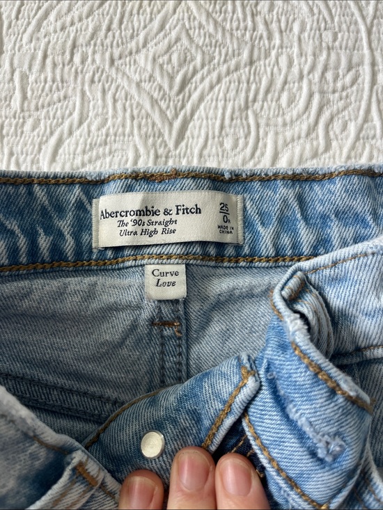 Abercrombie & Fitch Denim - Abercrombie & Fitch Curve Love Light Wash High Rise Straight Jeans 90s size 25/0